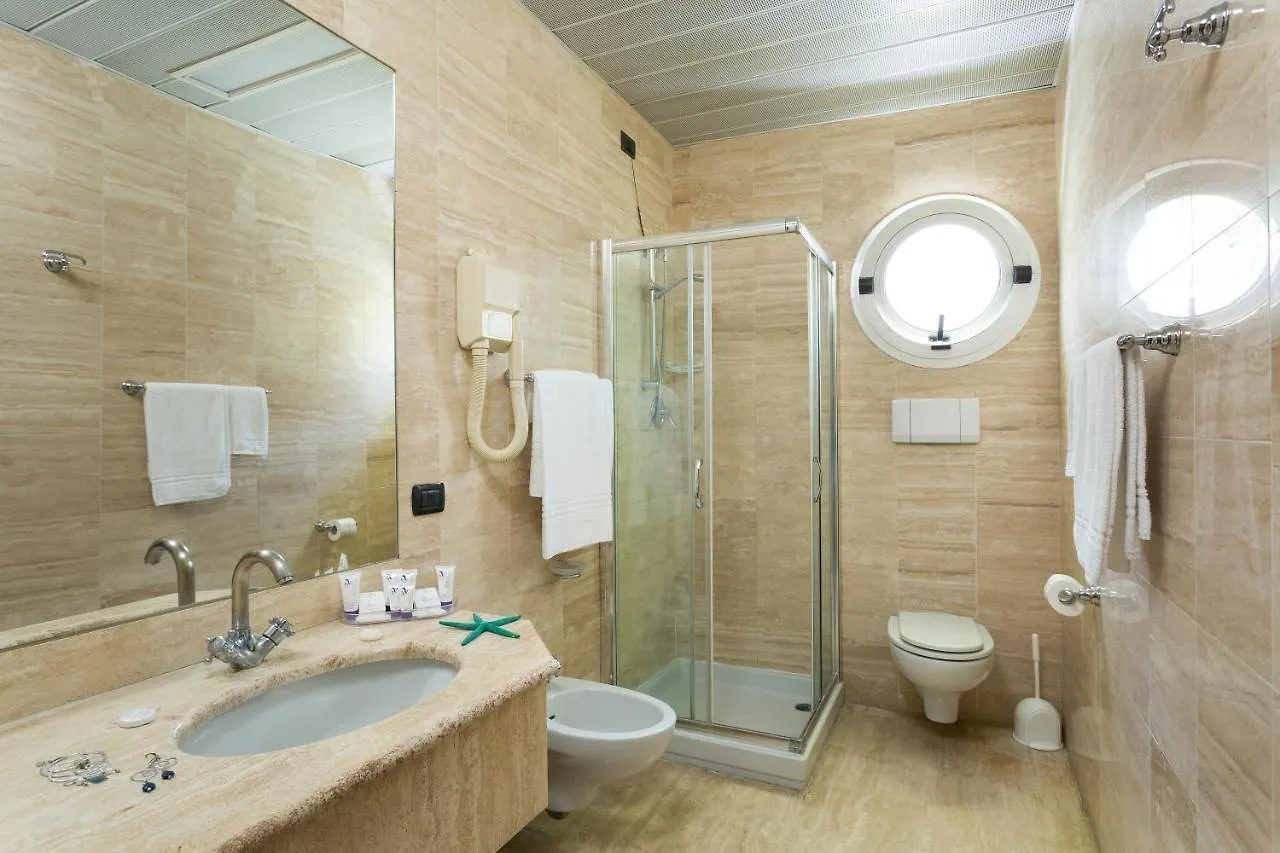 Astoria Suite Hotel Римини