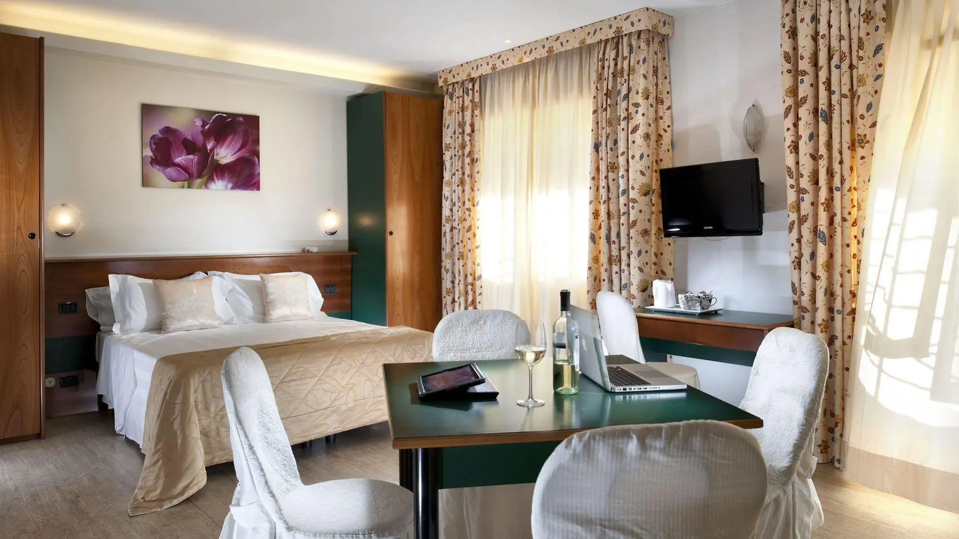Astoria Suite Hotel Римини